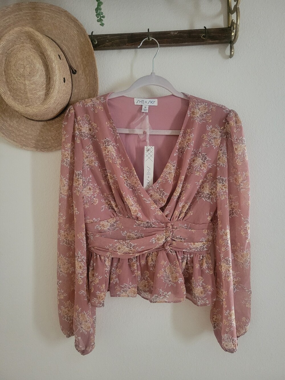 She + Sky Romantic Dusty Rose Floral Gather Front Peplum Blouse M NWT